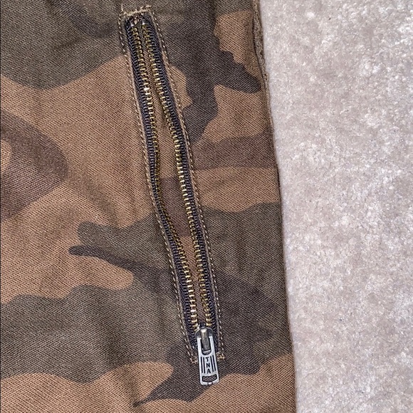 2/$15 TNA Alix camo joggers - Picture 3 of 5